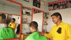 The honesty of the saloon driver returned the ring worth sixty thousand 4