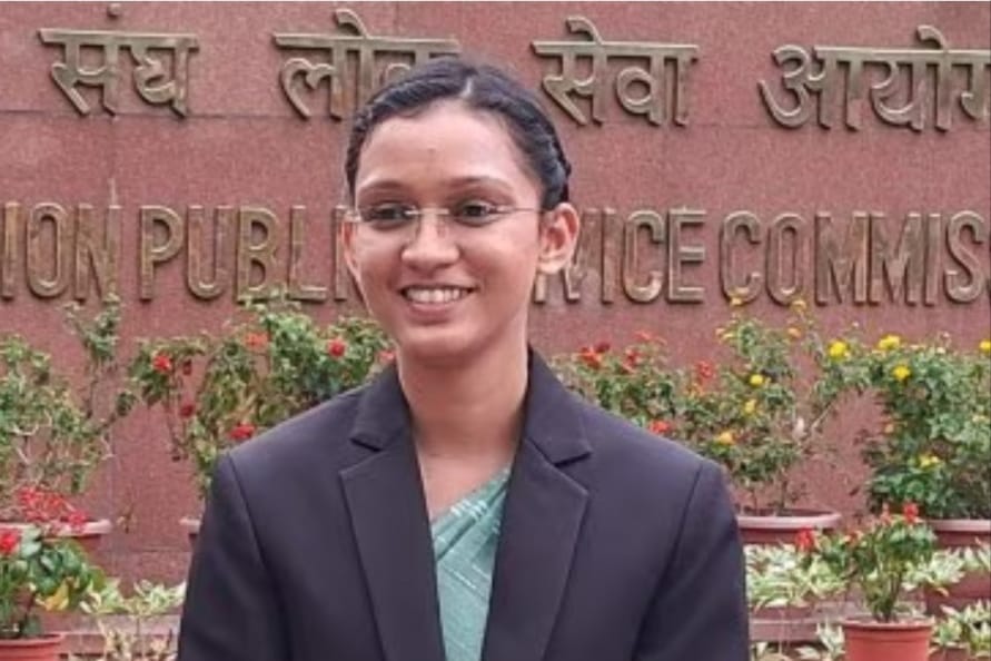 नाभिक कन्या केंद्रीय लोकसेवा आयोगाची परीक्षा उत्तीर्ण | Nabhik Kanya Passed Central Public Service Commission Examination 2 Nabhik Kanya Passed Central Public Service Commission Examination