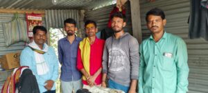 गंगामसला येथील सलून दुकान चालकांना नाभिक सेवा संघाचे प्रदेश सरचिटणीस सेनाजी काळे यांची भेट || visit for salon shop in gangamasala 3 visit for salon shop in gangamasala 1