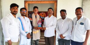 शिवरक्षक जिवाजी महाले पुरस्काराने समाधान पवार सन्मानित || Shivrakshak Jivaji Mahale Award 4 Shivrakshak Jivaji Mahale Award 3